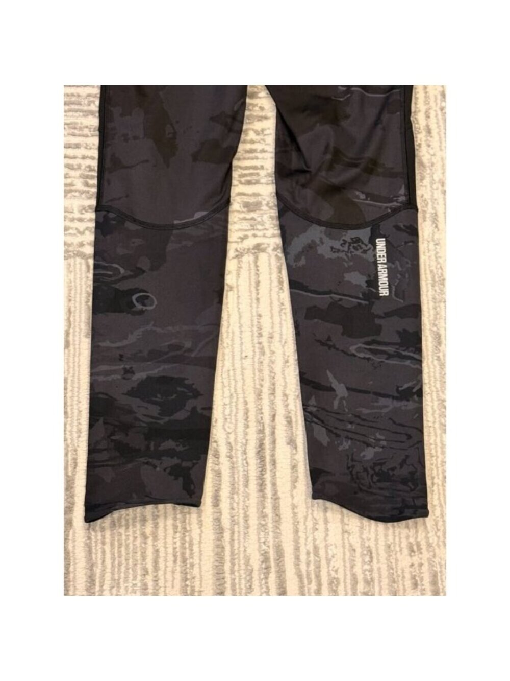 New Under Armour women's small (fitted) black/camo Storm Coldgear leggings - Picture 4 of 8